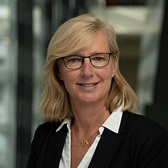 Frau Univ.-Prof. Dr.-Ing. habil. Katharina Löwe