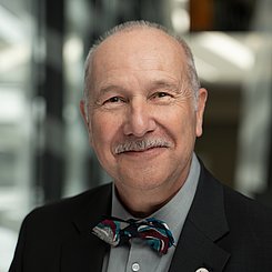 Herr Univ.-Prof. Dr.-Ing. Uli Barth Herr Univ.-Prof. Dr.-Ing. Uli Barth